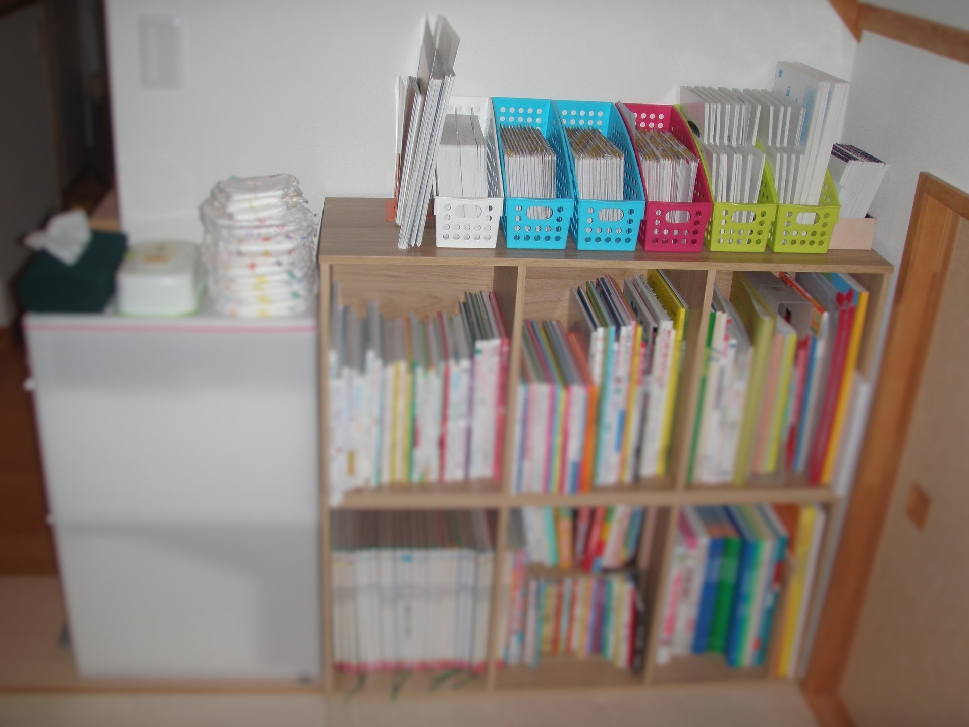 収納 家庭保育園ｄｗｅの絵本 カラーボックスに落ち着く うちの 家庭保育園 Dwe どんぐり倶楽部 ブログ